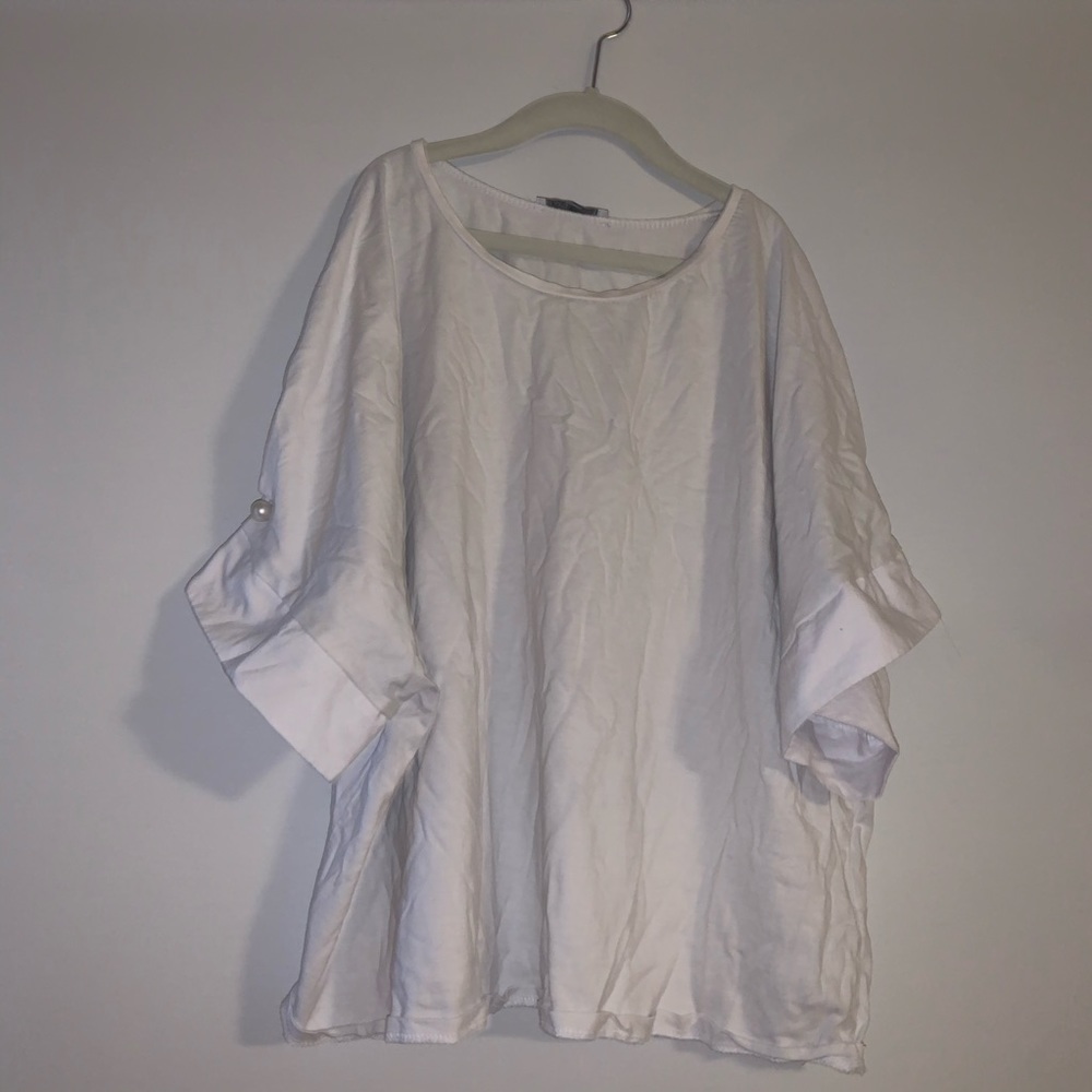 White contemporary Tee